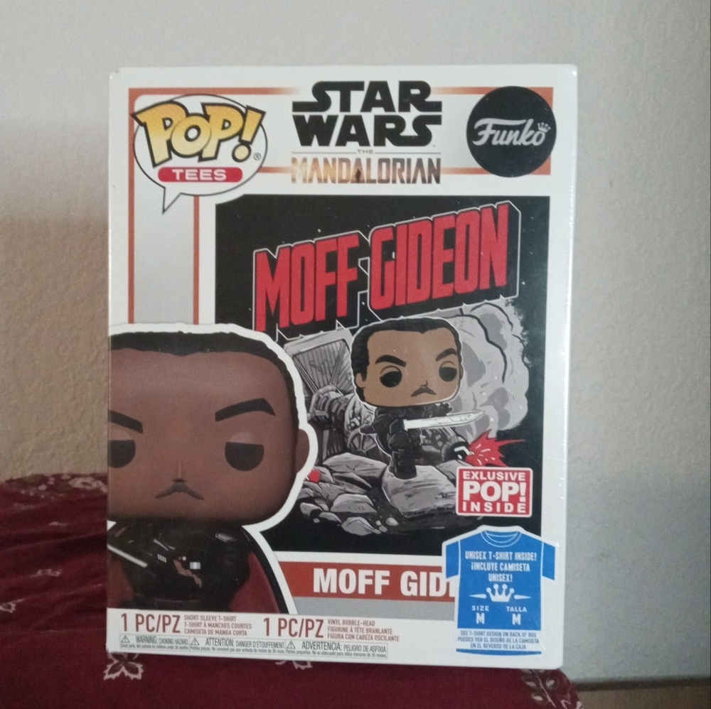 Moff Gideon Funko pop and tee (Medium) Glow In The Dark Star Wars New
